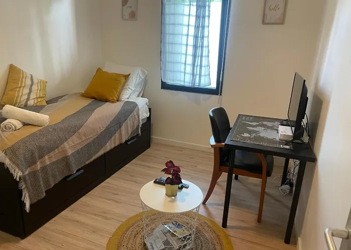 Chambre Privee Proche Stade De France Et Paris Dans Appartement Partage